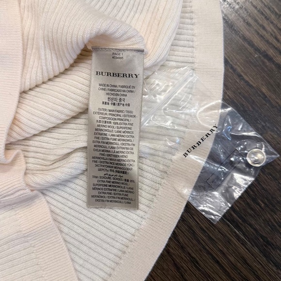 Burberry London Turtle Neck Sweater Women's M Beige Nova Check Ribbed NWT - Picture 7 of 9